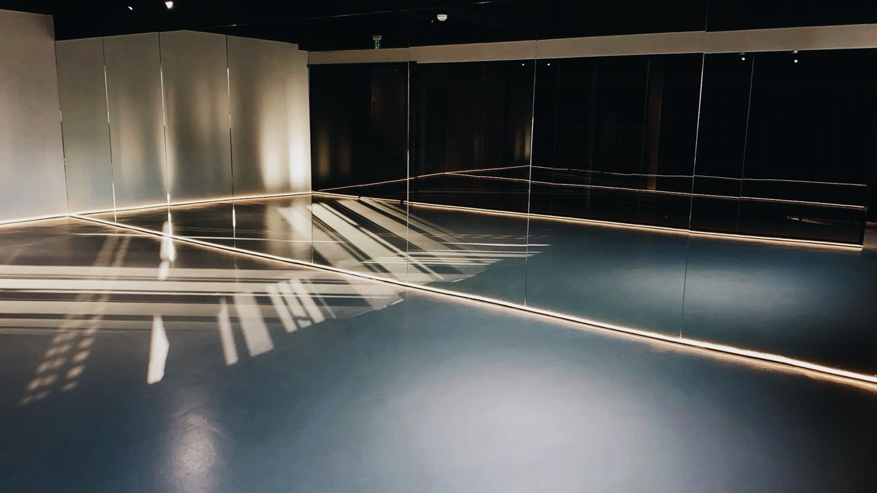 FiRST PLACE 東門教室鏡面空間